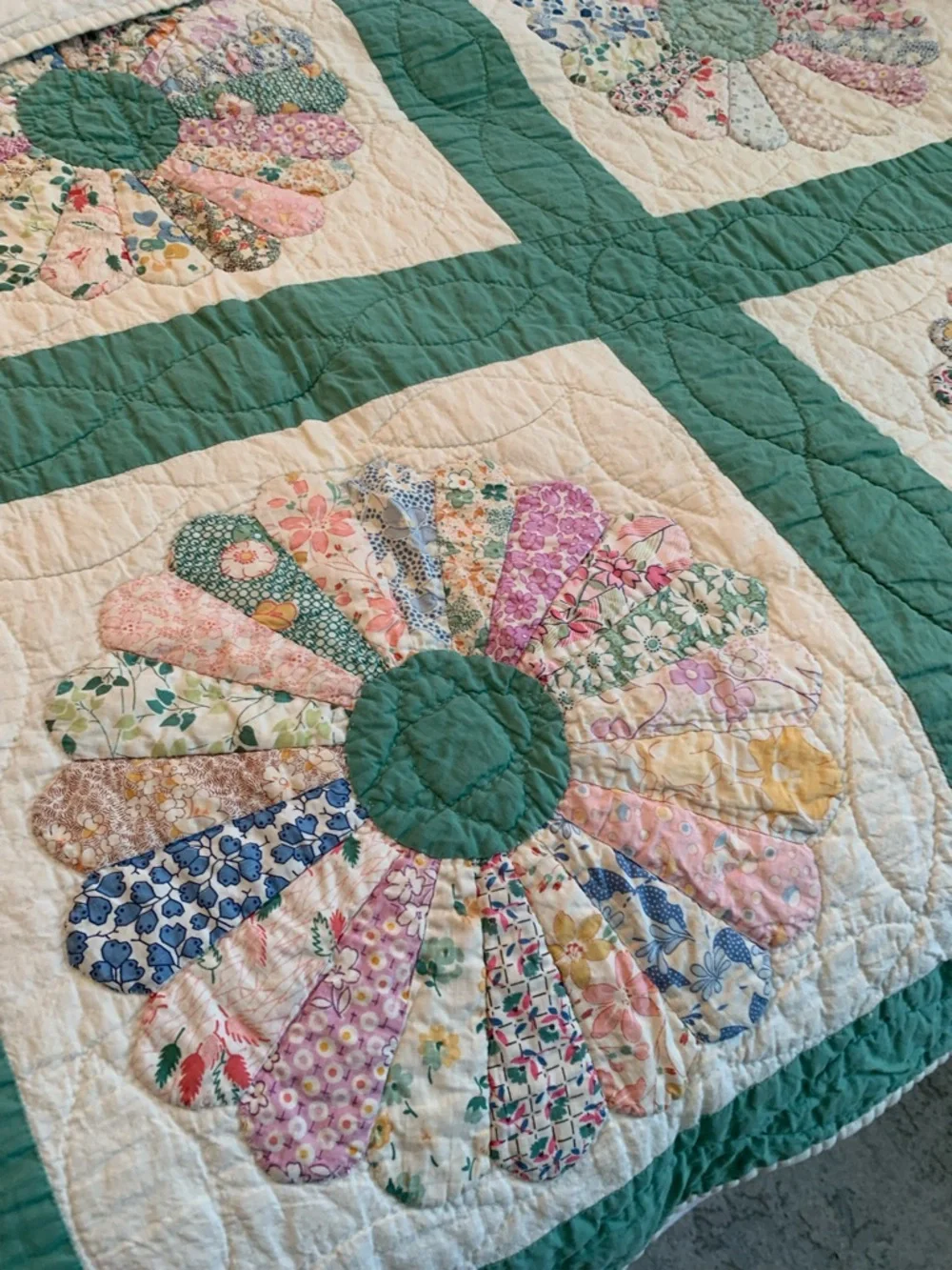 Vintage Handmade Green Dresden Plate Quilt - Pastel Floral Patchwork